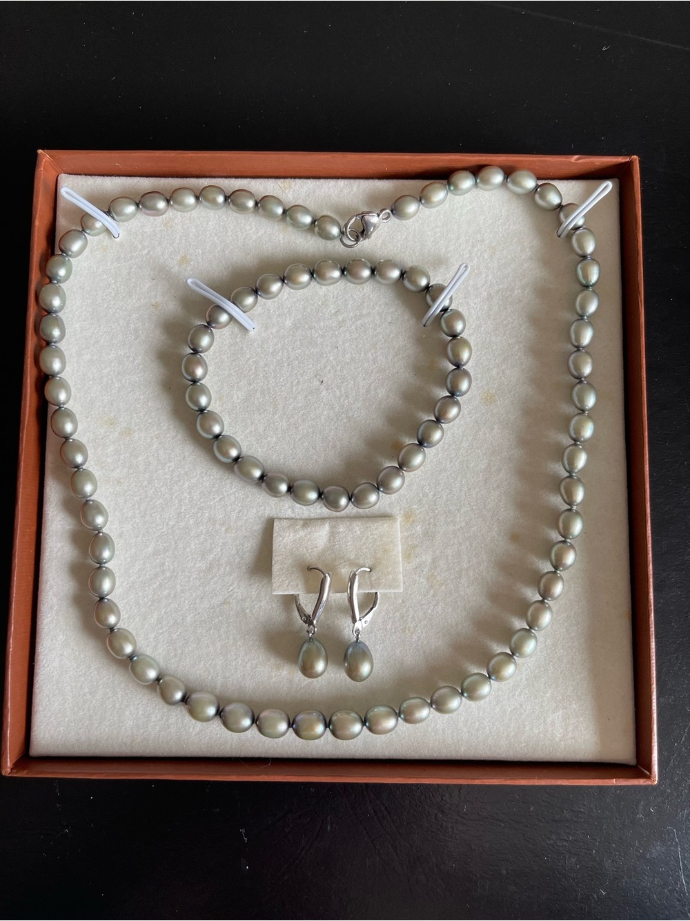 Honora 925 freshwaterGrey Pearl Necklace, Bracelet & Drop Earrings.